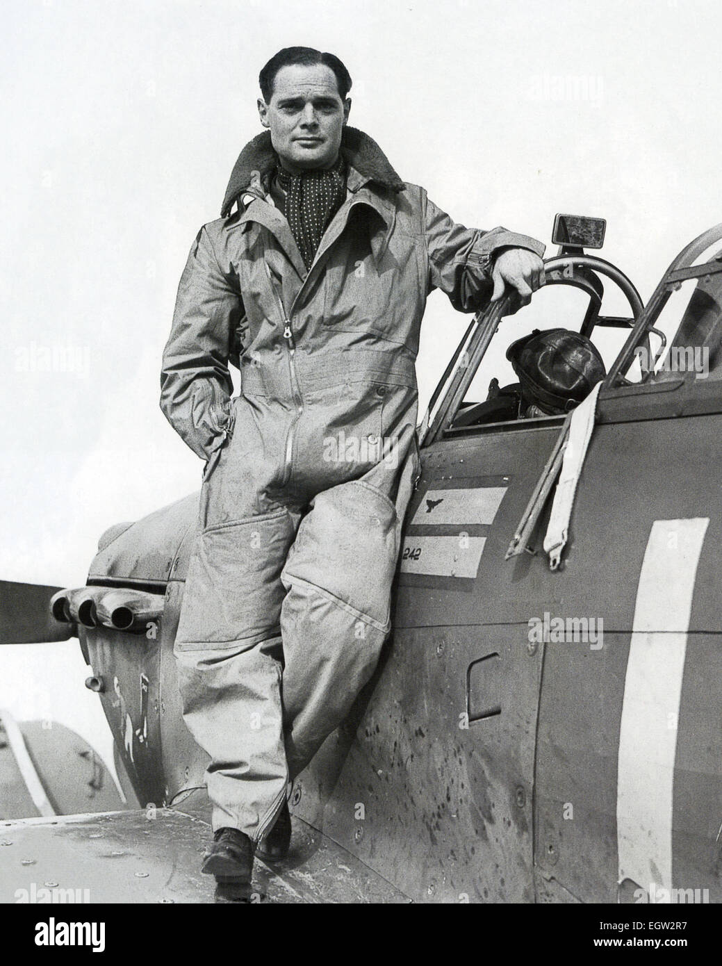 DOUGLAS BADER (1910-1982) RAF Fighter ace sur son passage de l'ouragan comme chef d'escadrille de l'escadron 242 à Duxford en septembre 1940 Banque D'Images