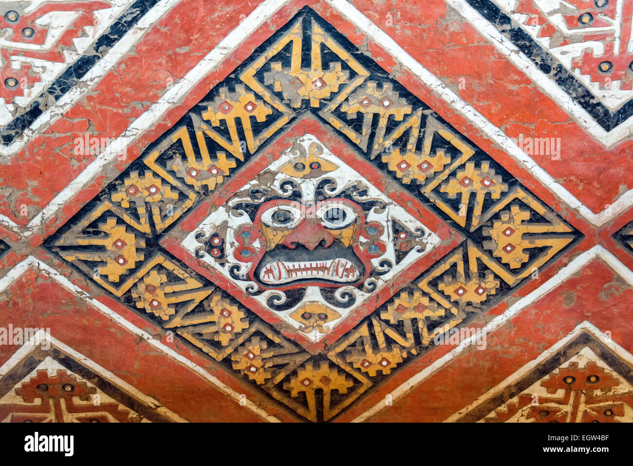 Détails d'une ancienne fresque de Huaca de la Luna à Trujillo, Pérou Banque D'Images