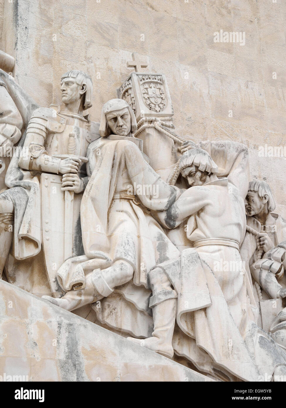 Détail des statues Le Padrão dos Descobrimentos à Belém, Lisbonne, Portugal Banque D'Images