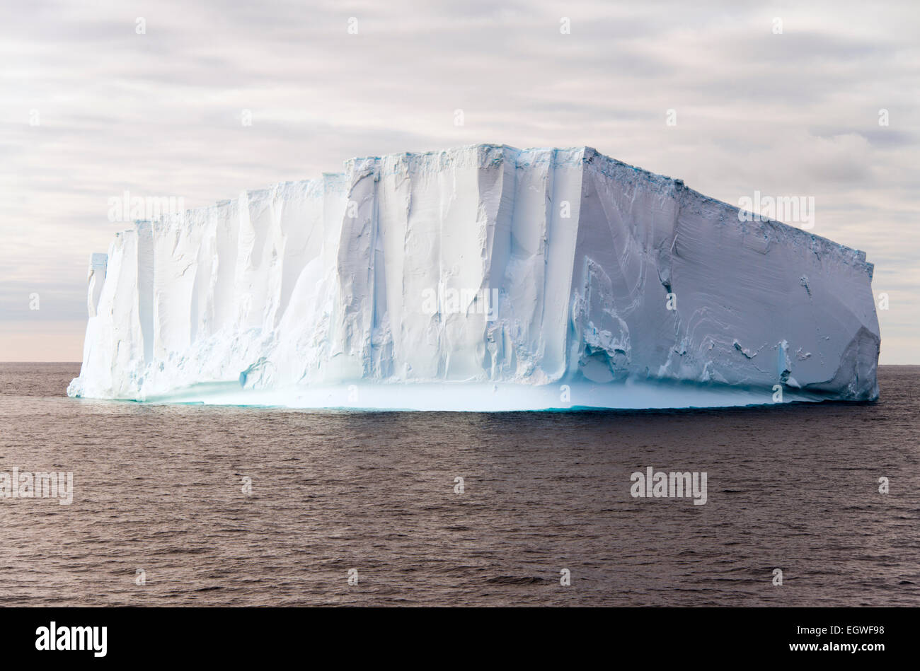 Iceberg tabulaire près de l'Île Eléphant Péninsule Antarctique Banque D'Images