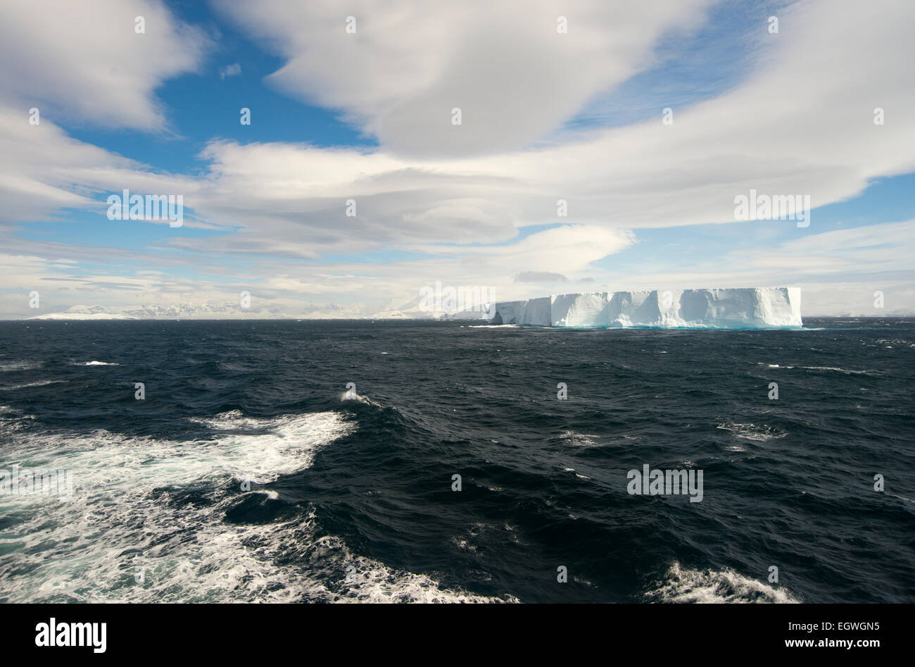 Iceberg tabulaire Dallmann Bay Péninsule Antarctique Île Anvers Banque D'Images