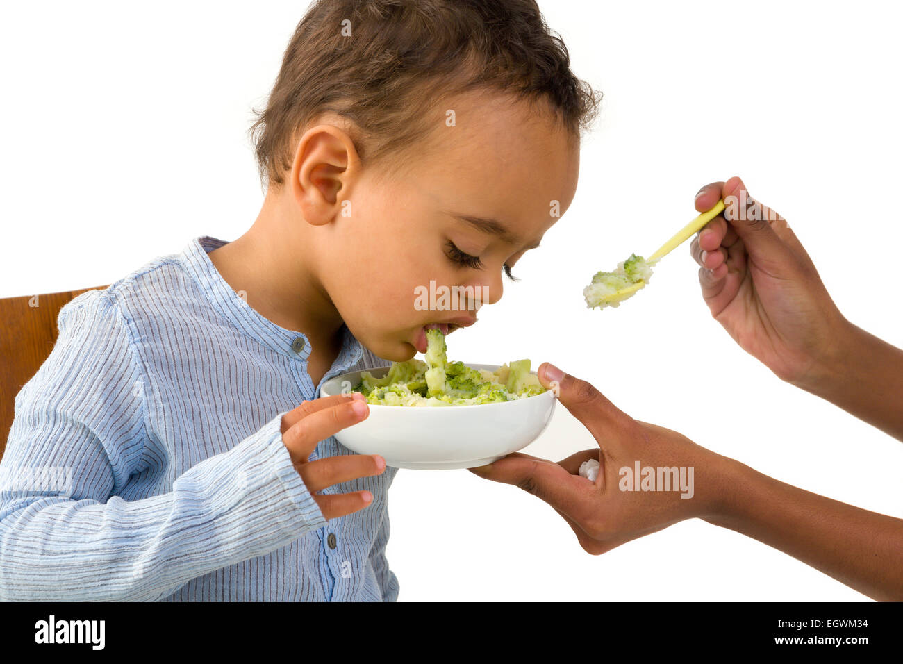Peu De 18 Mois Bebe Garcon Africain Refuse De Manger Ses Legumes Photo Stock Alamy
