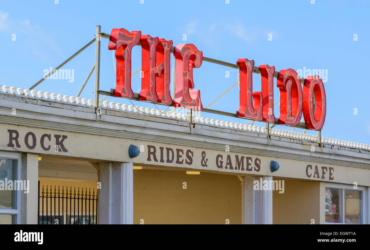 Le Lido sur la promenade du front de mer à Worthing, West Sussex, Angleterre, Royaume-Uni. Banque D'Images