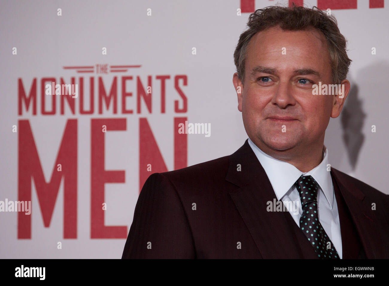 Royaume-uni, Londres : l'acteur britannique Hugh Bonneville pose sur le tapis rouge, comme il arrive pour le Royaume-Uni première du film 'Les Monuments Men' dans le centre de Londres le 11 février 2014. Le film devrait être publié en Grande-Bretagne le 14 février 2014. Banque D'Images