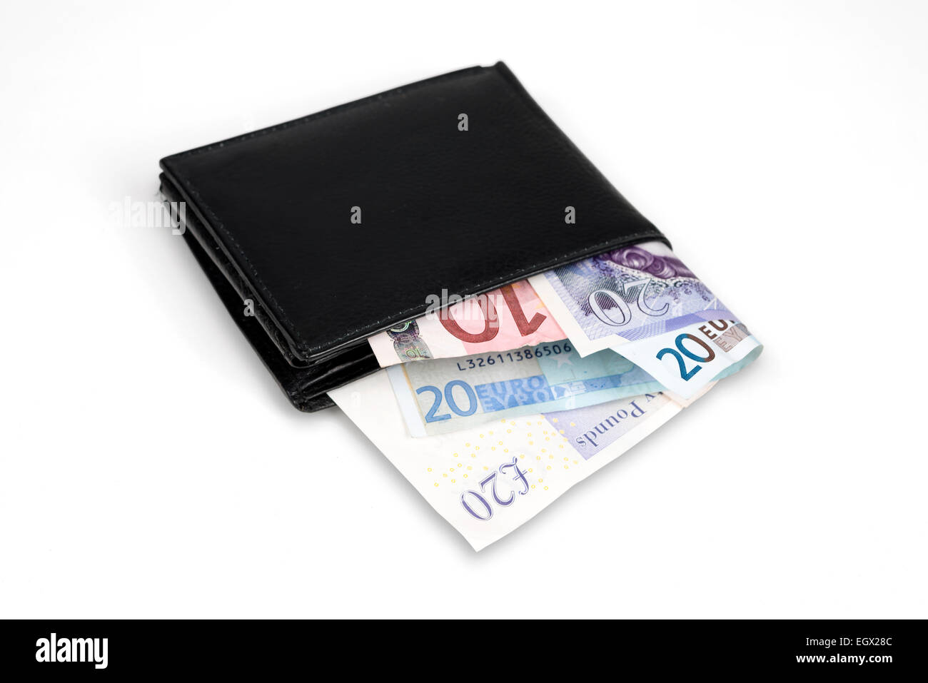 Avec porte-monnaie et billets euro livre isolé sur blanc avec chemin de détourage. Banque D'Images
