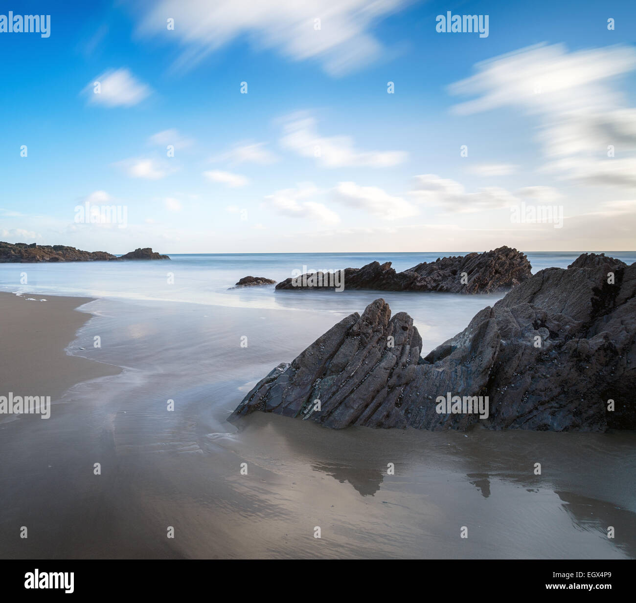 Des pierres sur le sud de Whitsand Bay sur la côte de Cornwall Banque D'Images