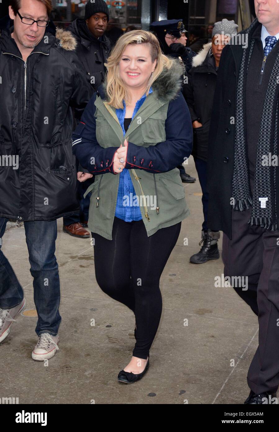 New York, NY, USA. 3e Mar, 2015. Kelly Clarkson à GMA dehors et environ pour la célébrité Candids - TUE, New York, NY 3 mars 2015. Credit : Derek Storm/Everett Collection/Alamy Live News Banque D'Images