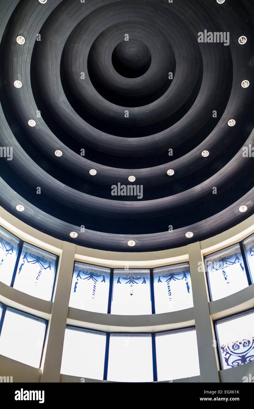 Plafond noir circulaire avec peu de rond Banque D'Images