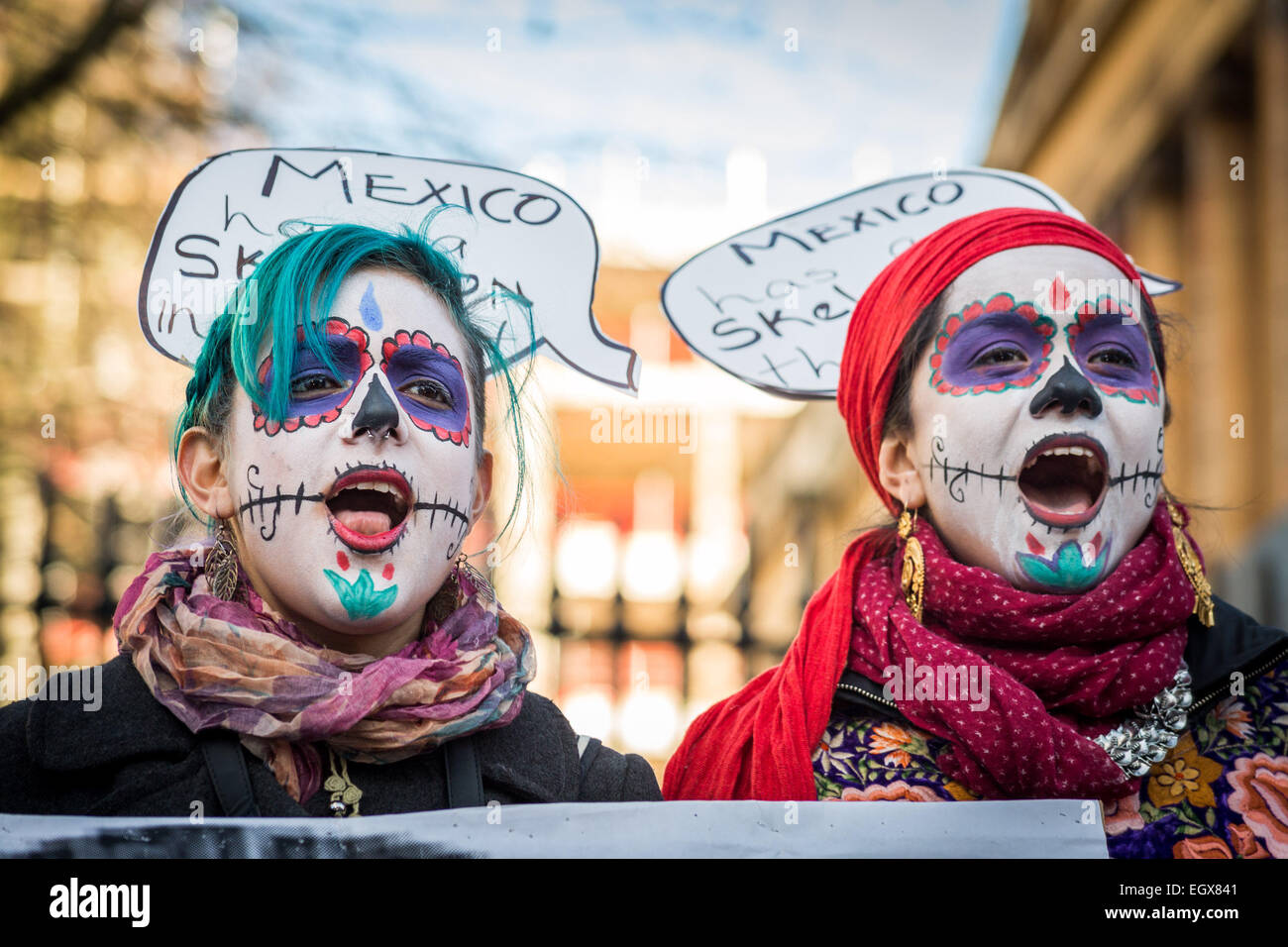 Londres, Royaume-Uni. 3 mars, 2015. Protestation contre le président du Mexique, M. Peña Nieto, U.K. visitez Crédit : Guy Josse/Alamy Live News Banque D'Images