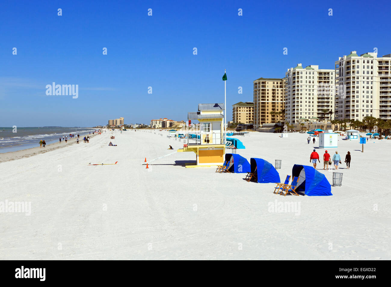 Plage de Clearwater, en Floride, l'Amérique, avec hôtels et condominiums Banque D'Images
