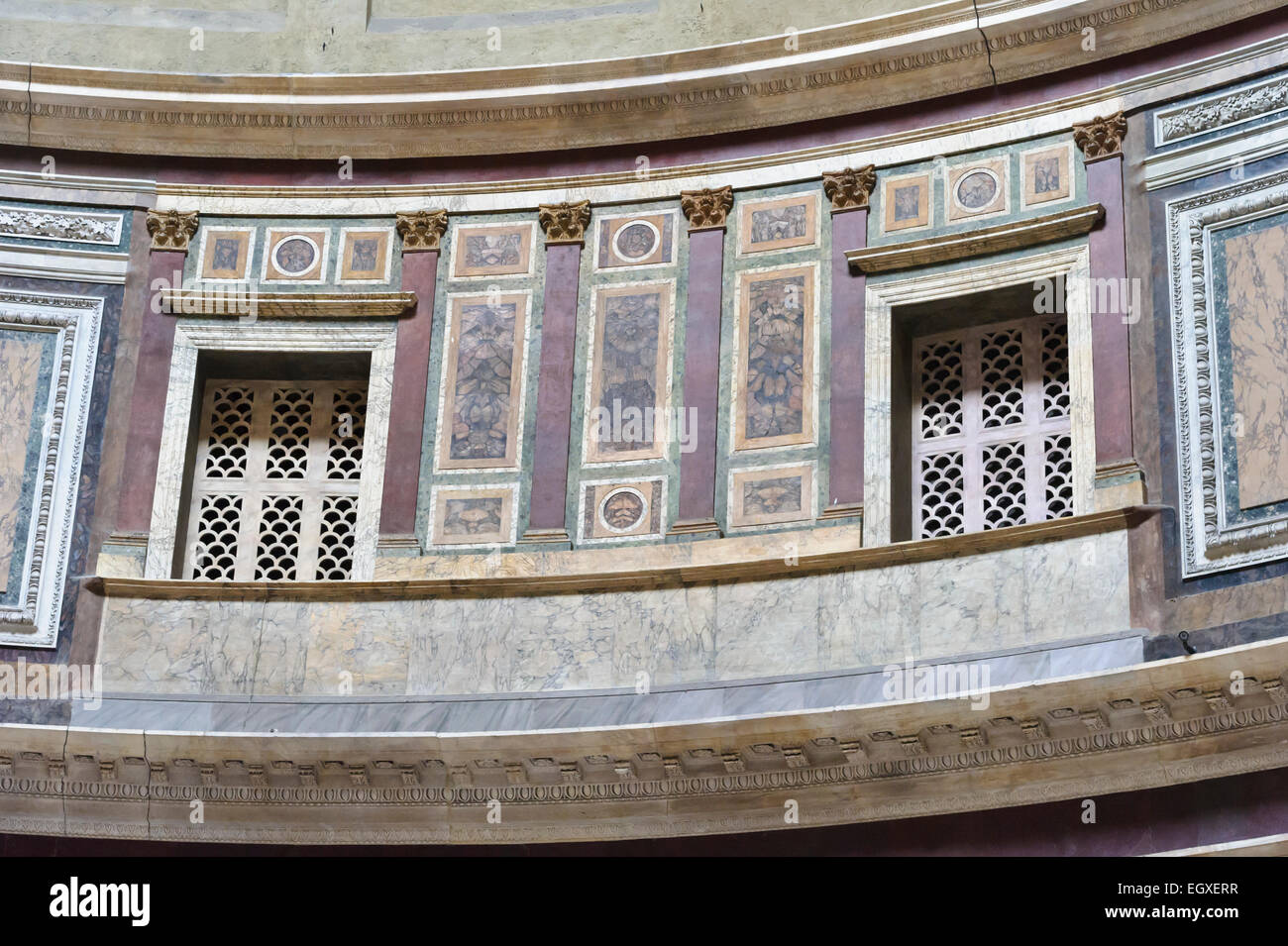 Le mur intérieur en marbre du Panthéon, Rome, Italie. Banque D'Images