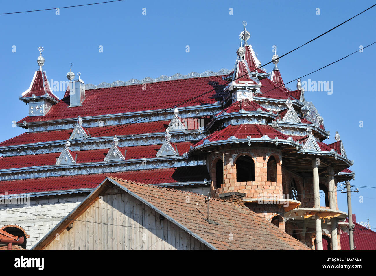 Ornements traditionnels maison de famille rom en construction, Brasov, Roumanie Banque D'Images