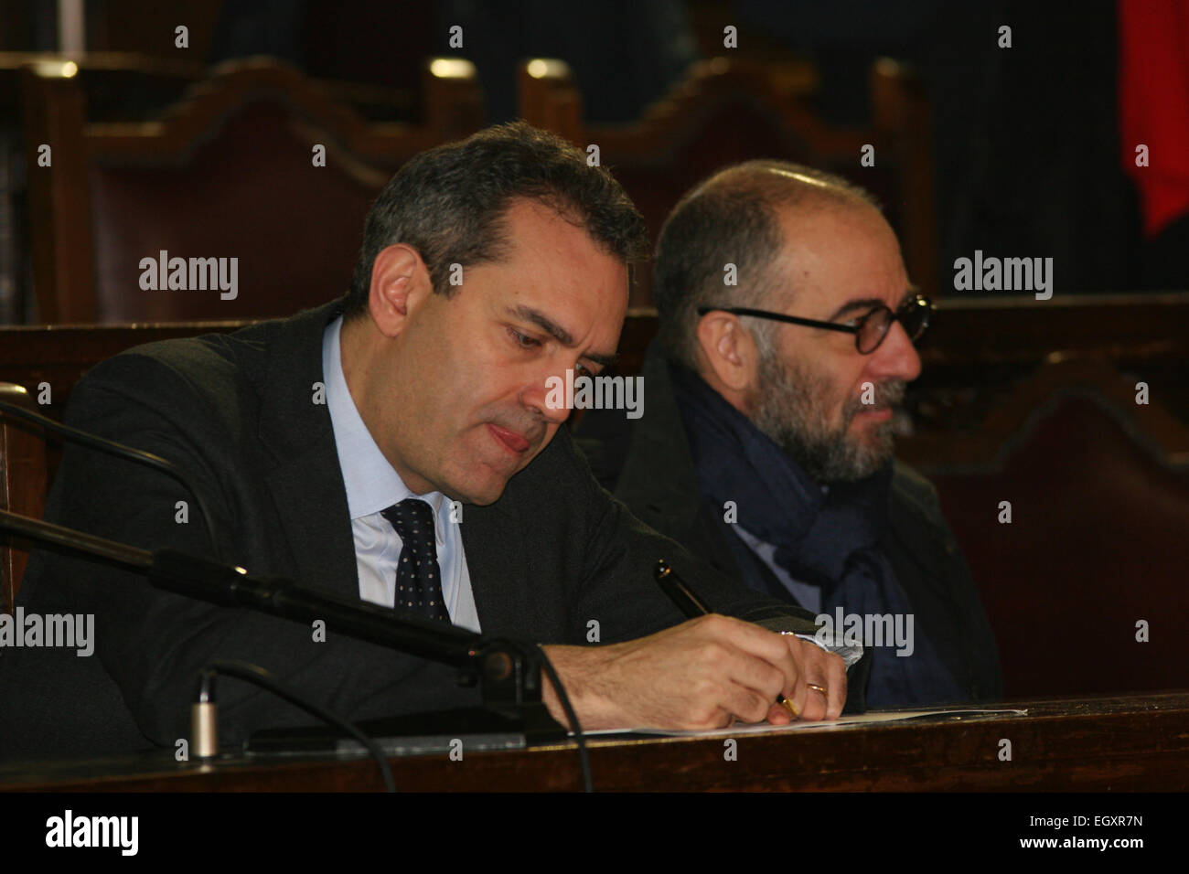 Naples, Italie. 3e mars 2015. Naples se souvient et commémore le directeur Napolitain Francesco Rosi avec un jour qui lui est consacré par la ville de Naples, parrainé par le maire Luigi de Magistris et le conseiller de la Culture Nino Daniel. Mémorial de l'administrateur qui est mort le 10 janvier dernier, en présence du maire de Naples, Luigi de Magistris (L), Carolina et Massimo, Luca De Filippo, conseiller municipal pour la culture Nino Daniele, Roberto Andò, Raffaele La Capria, Mario Martone et Giuseppe Tornatore dans Sala dei Baroni. Credit : PACIFIC PRESS/Alamy Live News Banque D'Images