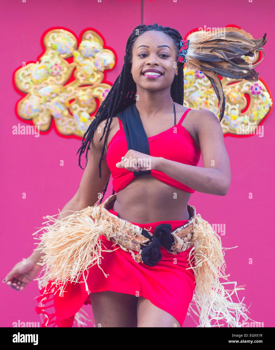 Danseur tahitien effectuer au Nouvel An chinois qui a eu lieu à Las Vegas Banque D'Images