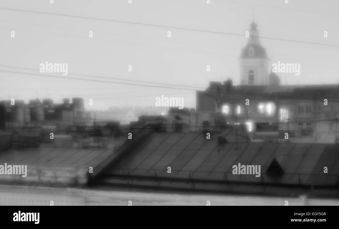 Blagoveshenskaya dôme de l'église au-dessus des toits de la chambre sur l'île Vasilevsky dans Moscow Banque D'Images