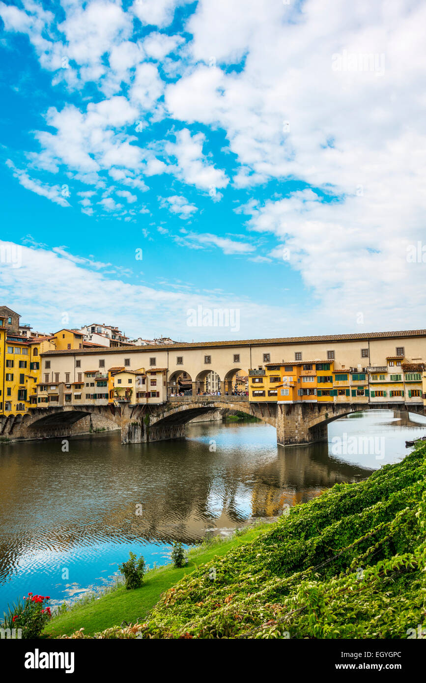 Le Ponte Vecchio, l'Arno, Florence, Toscane, Italie Banque D'Images