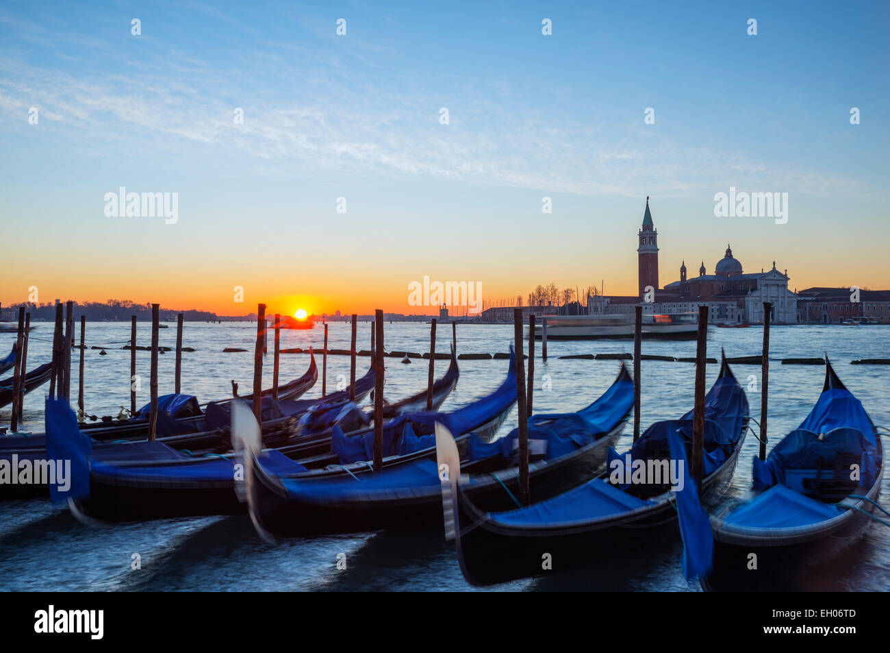 L'Europe, Italie, Vénétie, Venise, San Giorgio Maggiore sur Basino di San, lever du soleil sur la lagune de Venise Banque D'Images