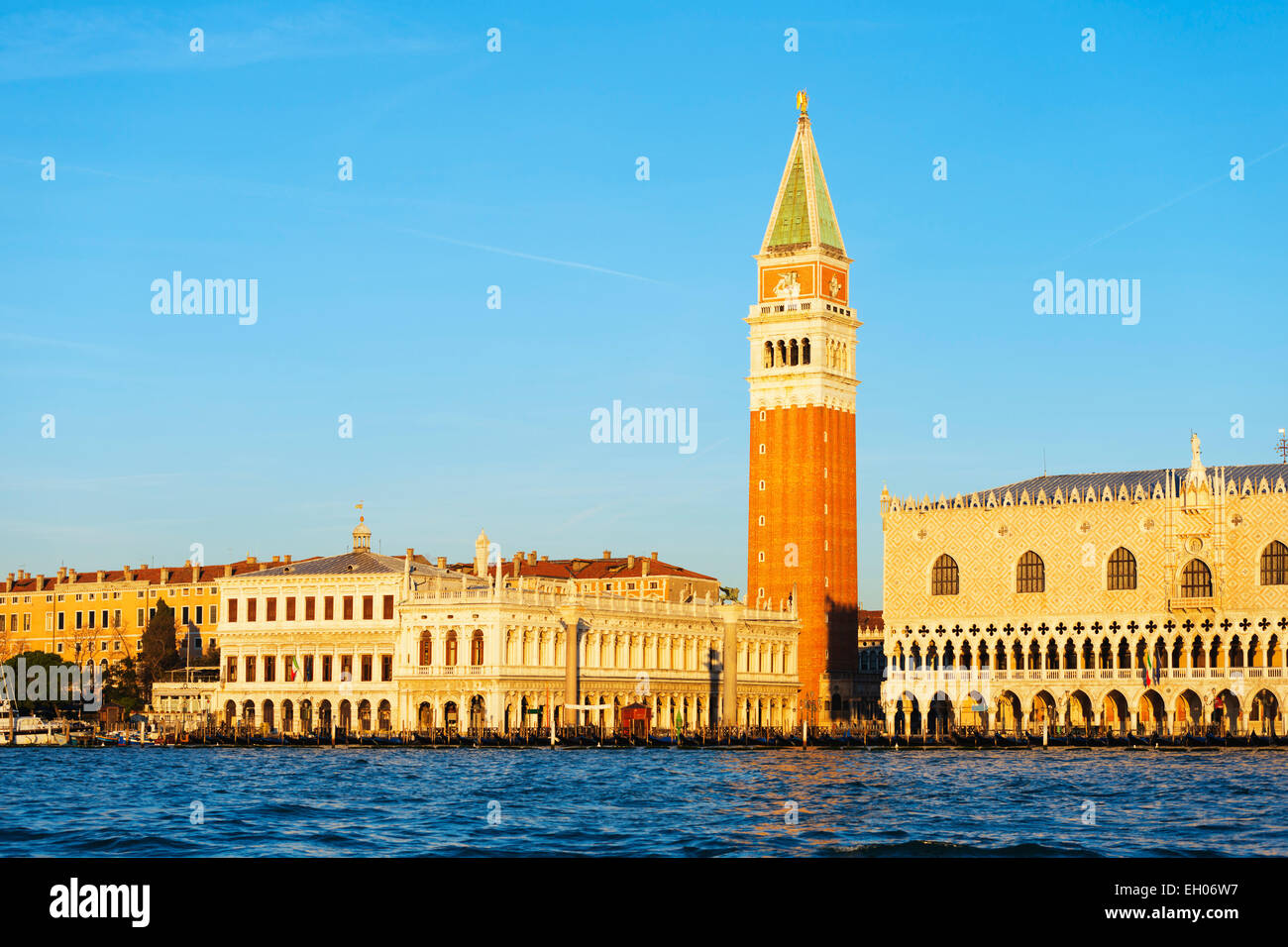 L'Europe, Italie, Vénétie, Venise, Le Campanile di San Marco dans la lagune de Venise Banque D'Images