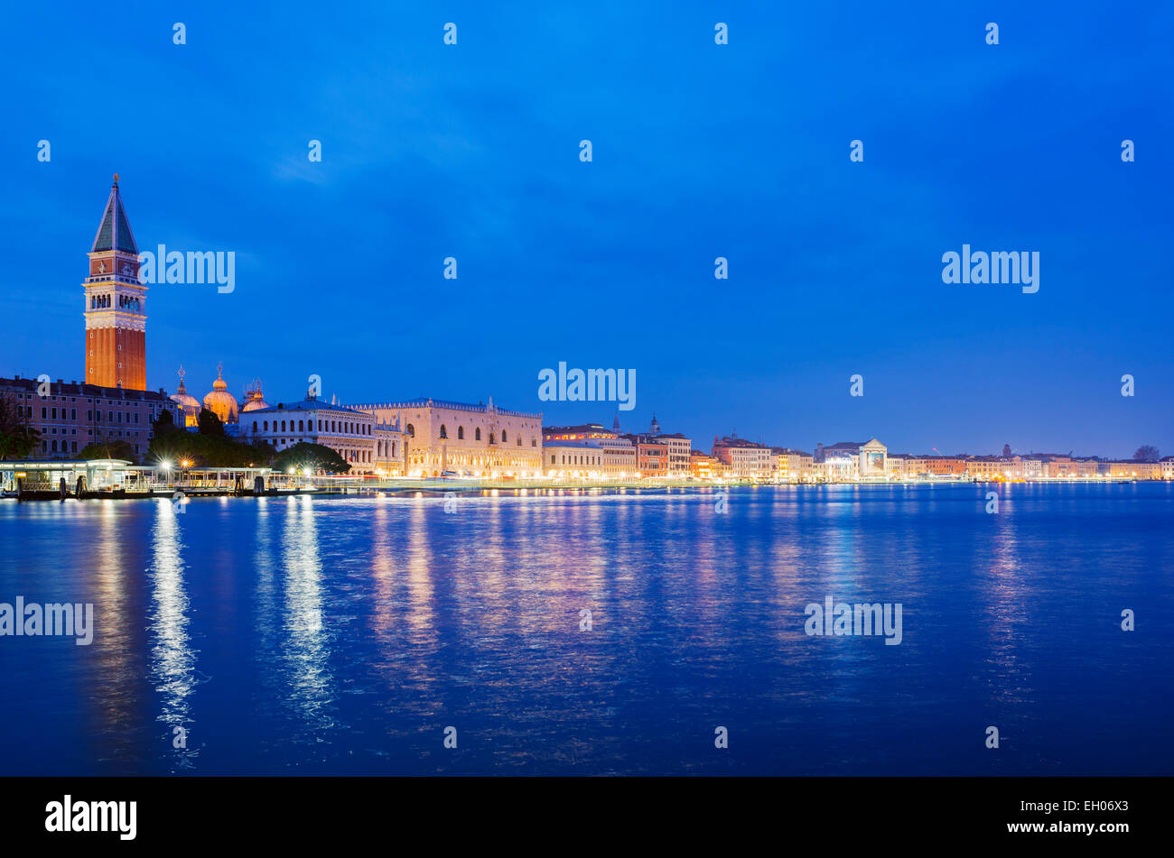 L'Europe, Italie, Vénétie, Venise, Le Campanile di San Marco dans la lagune de Venise Banque D'Images