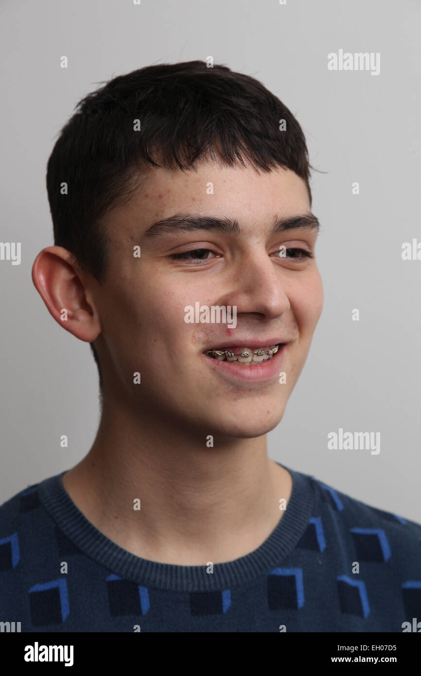 Teenage boy smiling - modèle libéré Banque D'Images