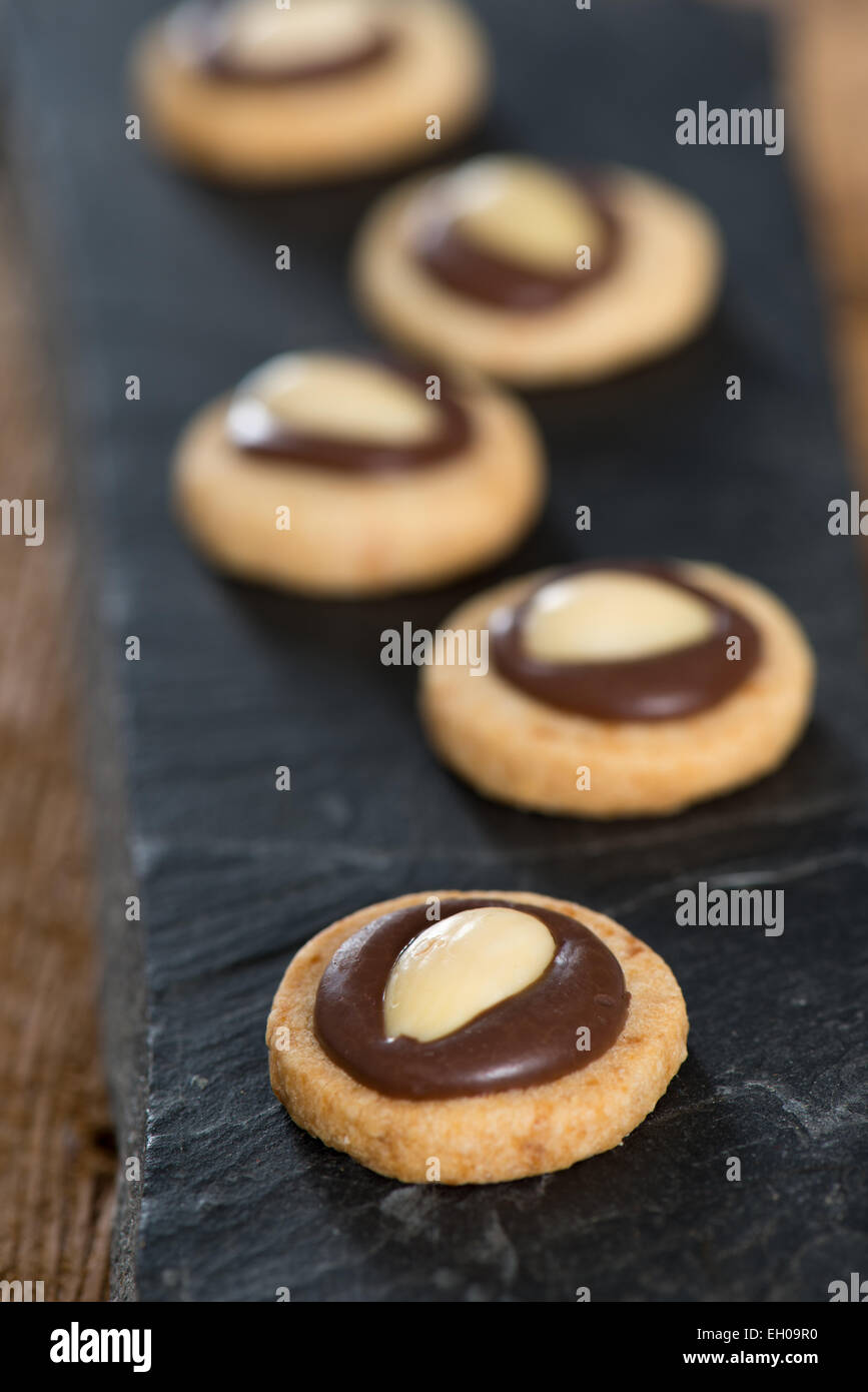 Biscuit aux amandes sur une plaque Banque D'Images