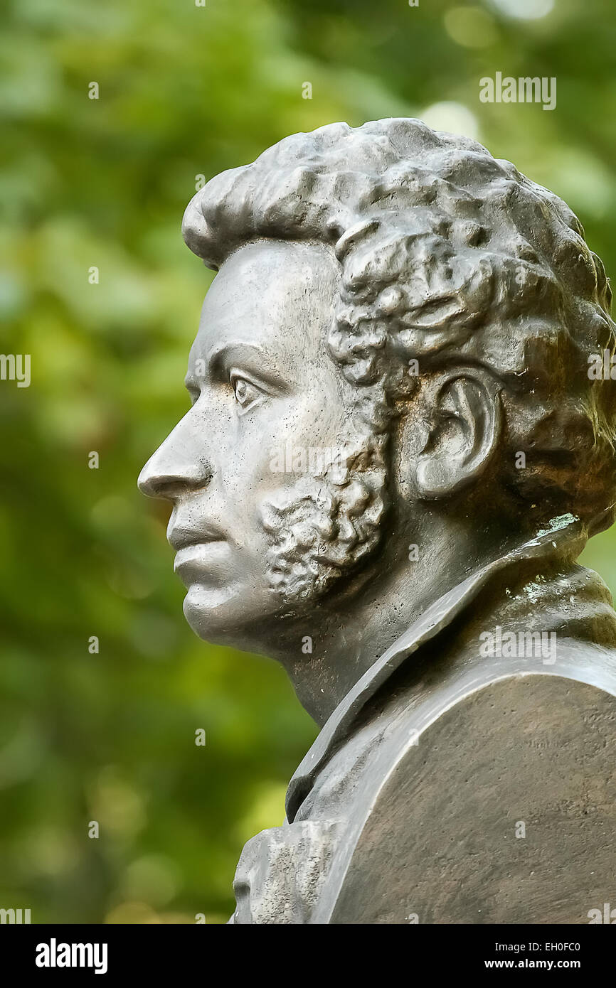 Le buste en bronze du célèbre poète russe Alexandre Pouchkine à Gomel. Bélarus Banque D'Images