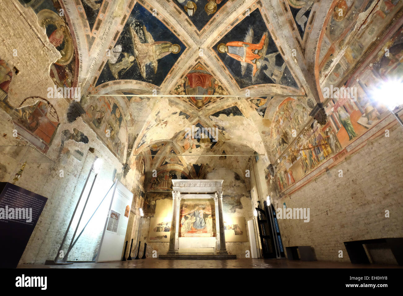 Vue de l'ancienne sacristie, Santa Maria della Scala, Sienne, Italie Banque D'Images