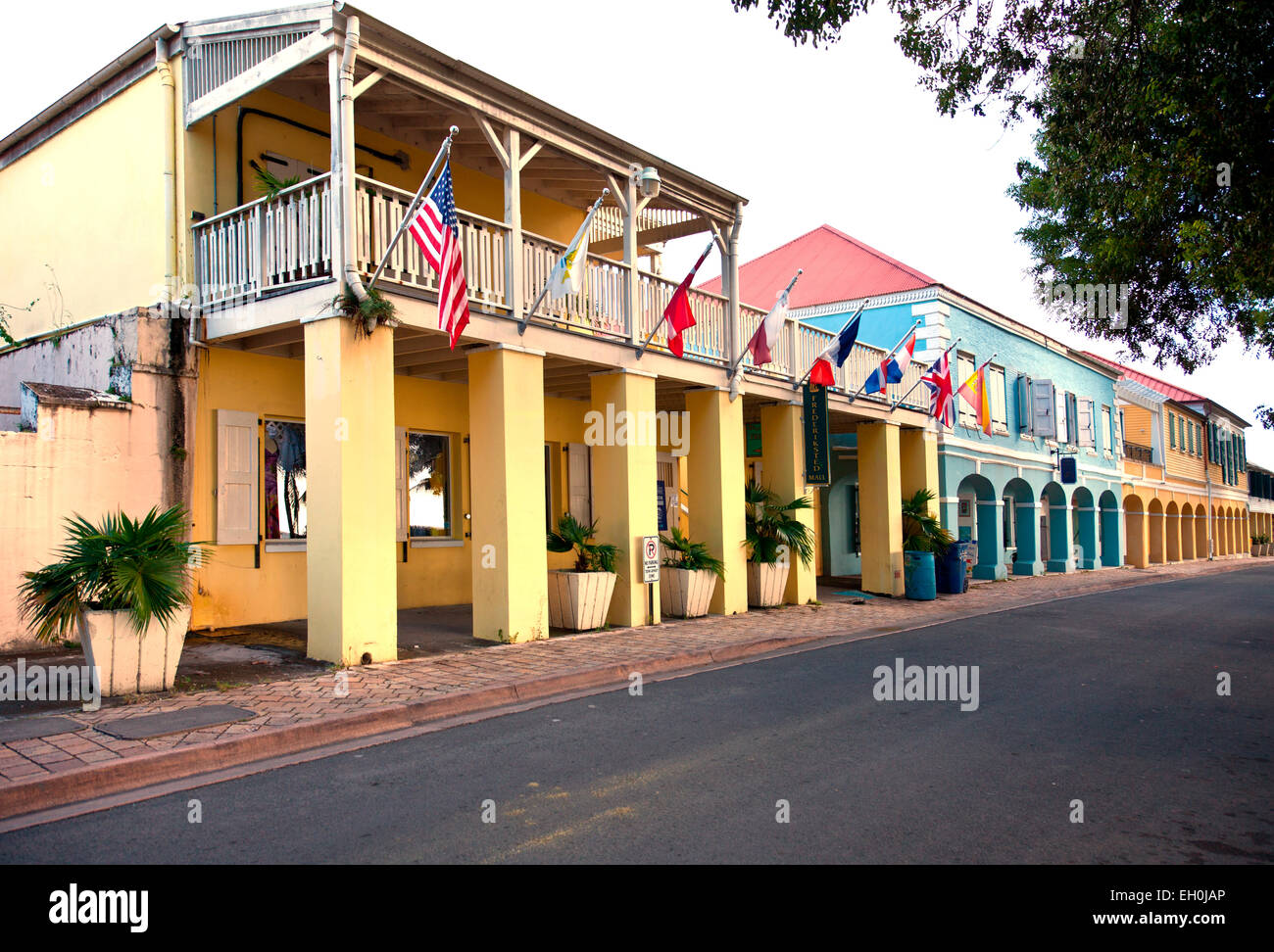 Vieux bâtiments à arcades le long de la rue Front, Frederiksted, Sainte-Croix, U.S.V. I. Banque D'Images