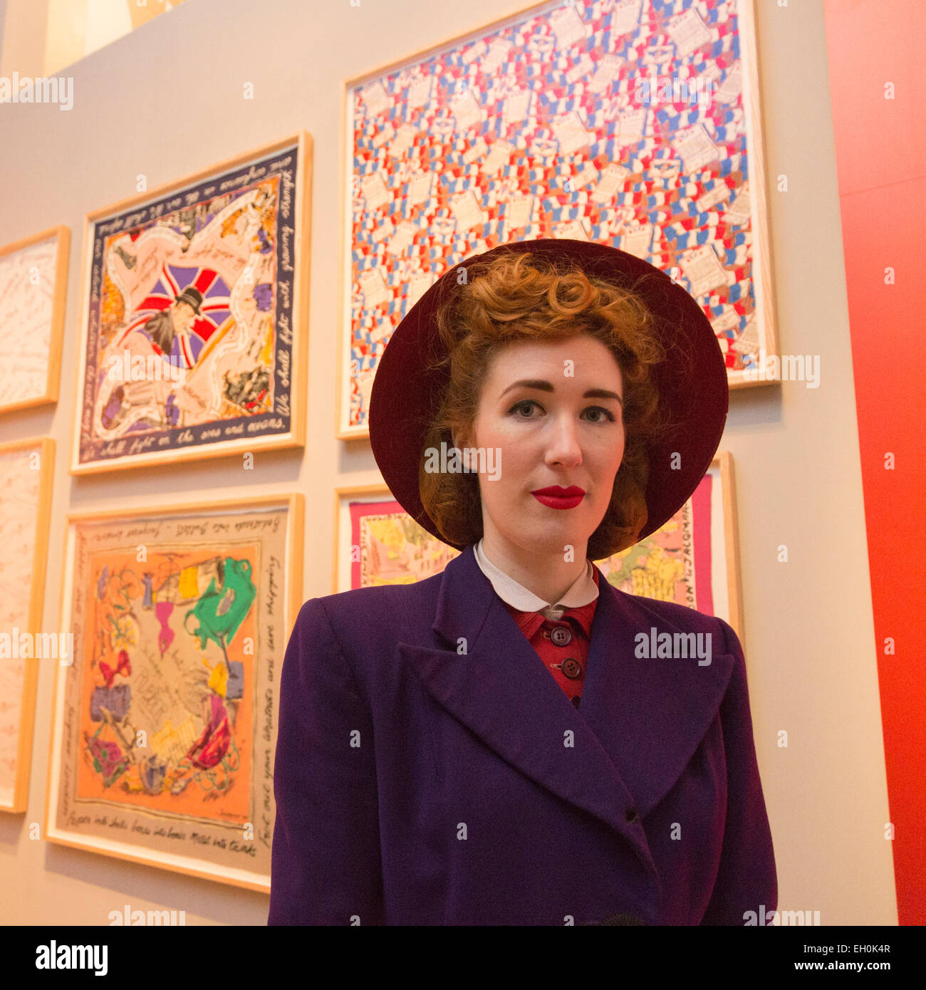 Londres, Royaume-Uni. 3 mars 2015. Photocall avec des modèles habillés en 1940 street style fashion à l'Imperial War Museum. L'Imperial War Museum lance sa nouvelle exposition 'Fashion sur la ration : 1940 Street Style' qui se déroule du 5 mars au 31 août 2015. L'exposition marque le 70e anniversaire de la fin de la Seconde Guerre mondiale en 1945 et explore la manière dont la mode a survécu et même prospéré en temps de guerre. Banque D'Images