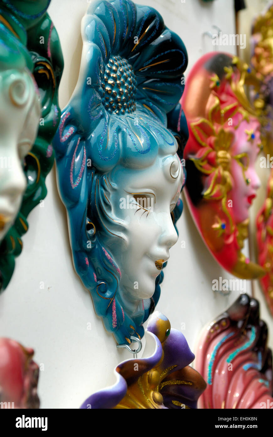 Masque de carnaval souvenir, porcelaine, Venise, Italie Banque D'Images