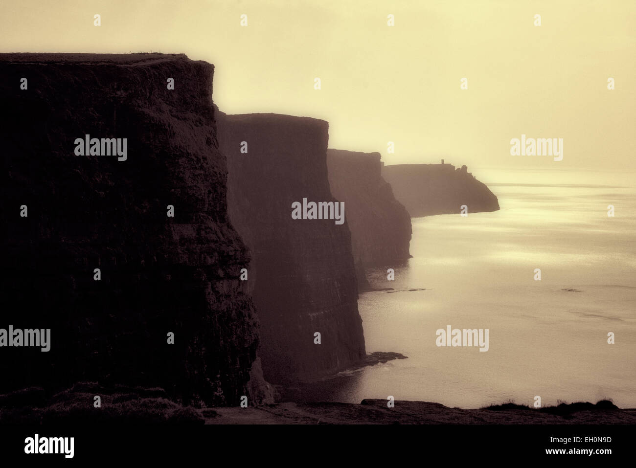 Les falaises de Moher au coucher du soleil l'Irlande Banque D'Images