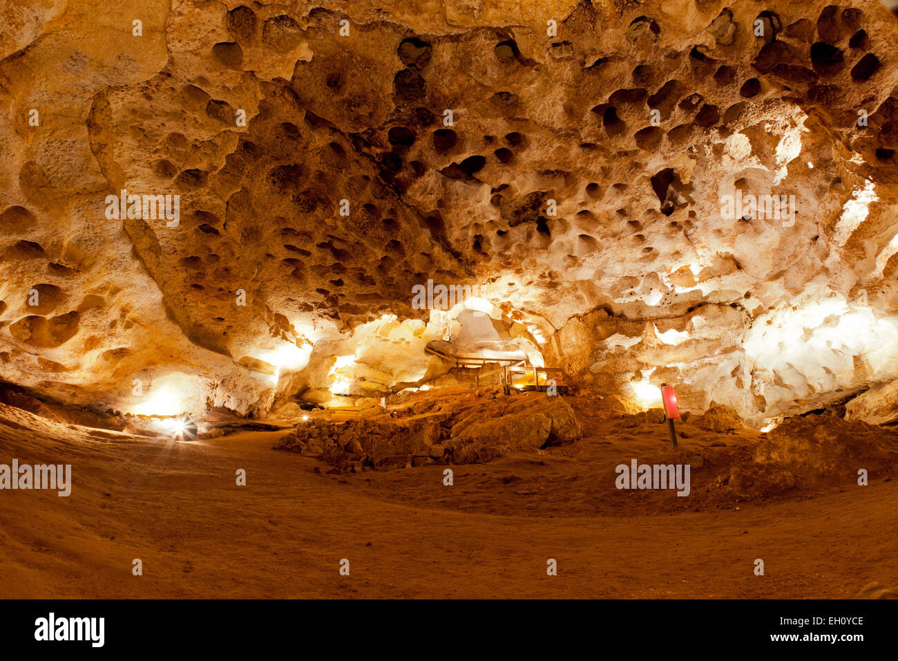 À l'intérieur d'une grotte calcaire Banque D'Images
