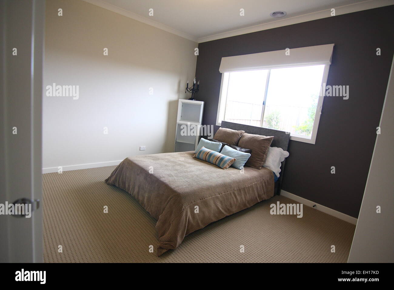 Chambre à coucher moderne avec lit double Banque D'Images