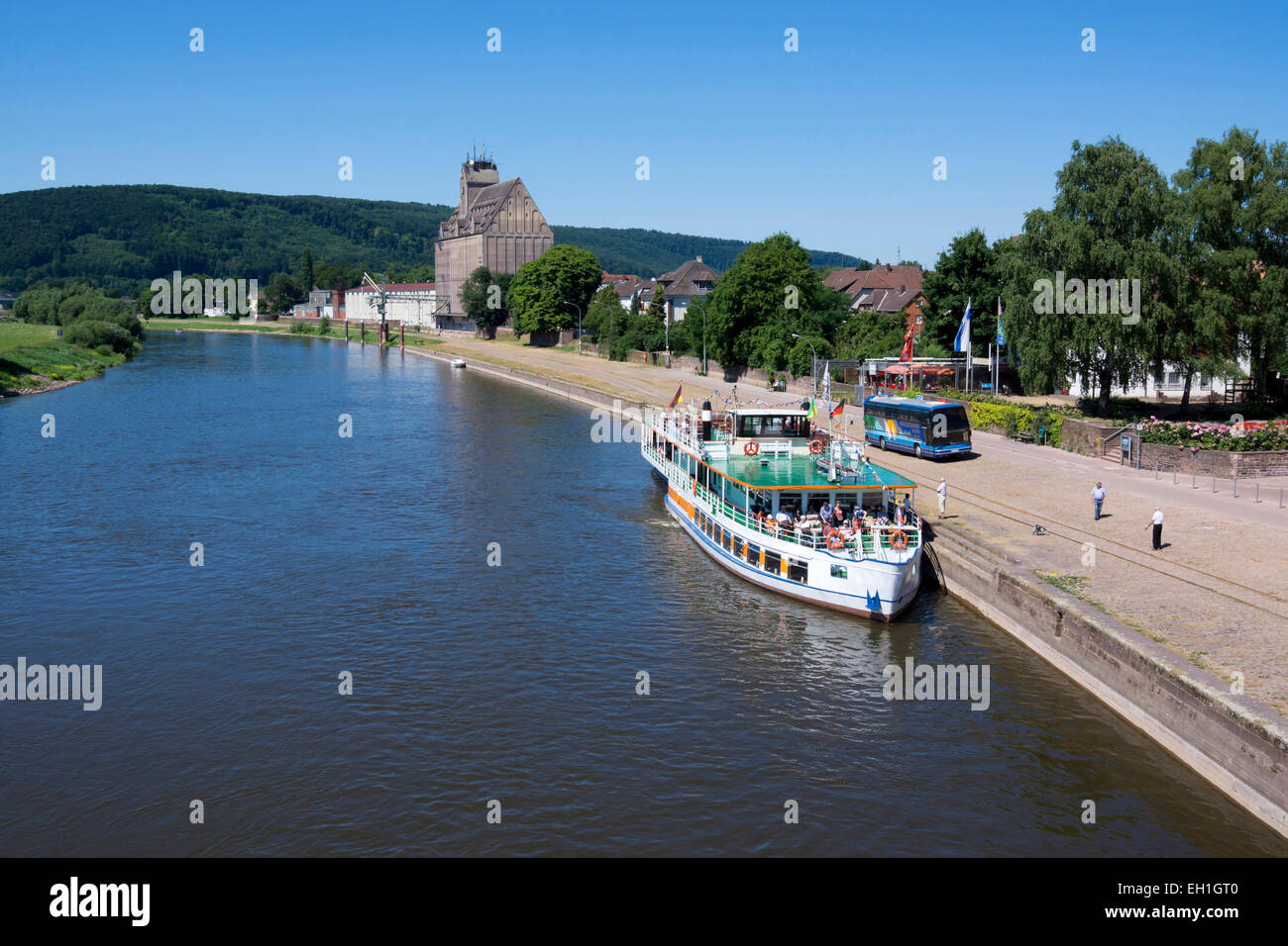 Bateau de tourisme sur la Weser à holzminden ville, Basse-Saxe, Allemagne, Europe Banque D'Images