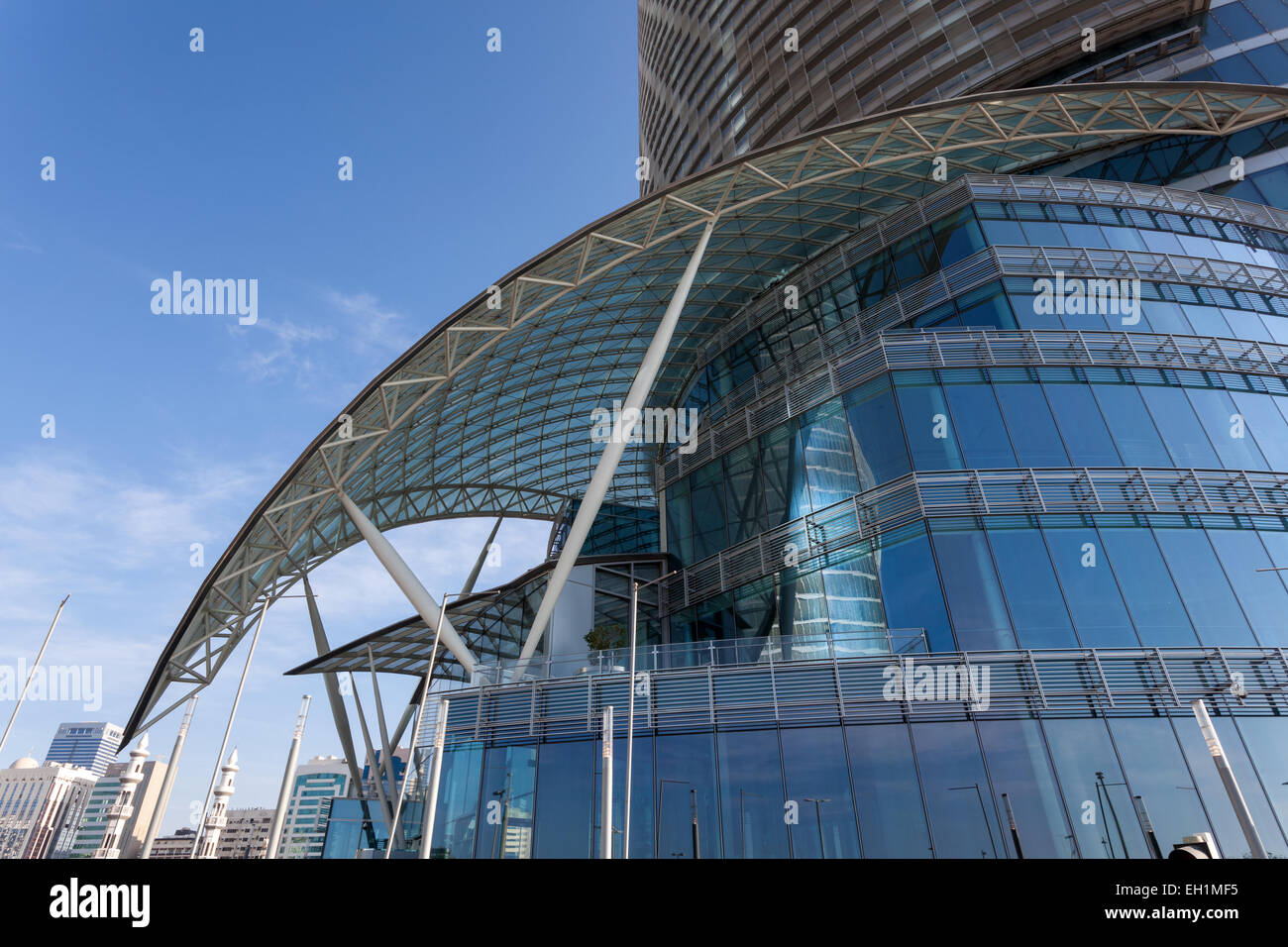 Le monument - un gratte-ciel à Abou Dhabi. 21 décembre 2014 à Abu Dhabi, Emirats Arabes E Banque D'Images