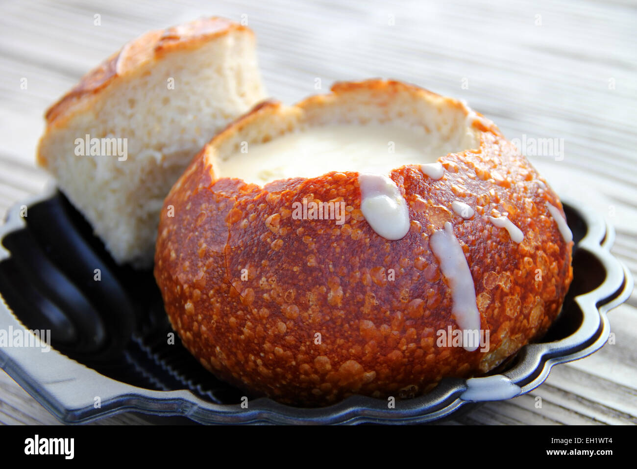 Les plus connus et les plus populaires dans San Francisco soupe de moules dans une casserole de pain Banque D'Images