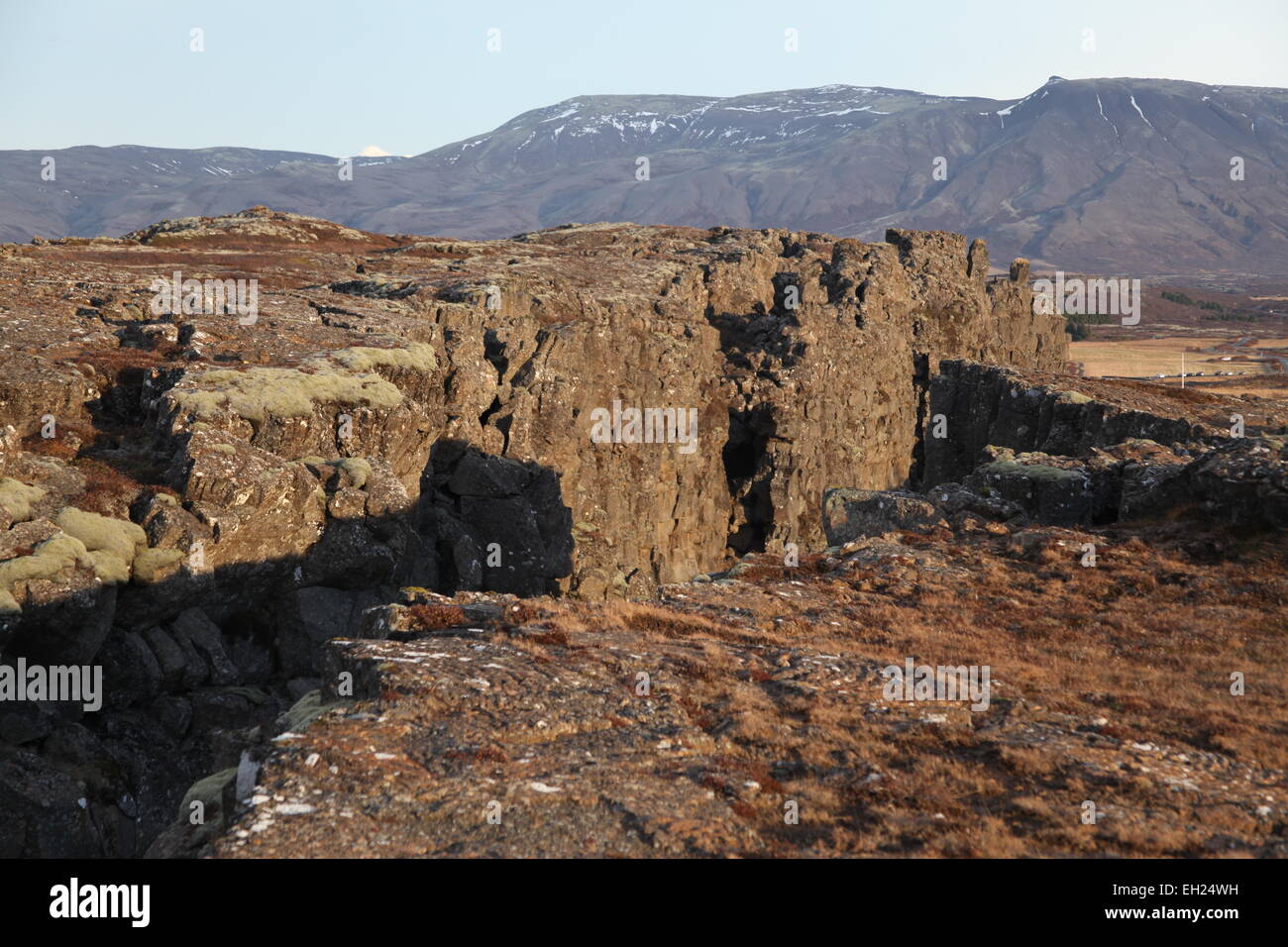 Rocks en couches dans la fissure de la croûte de la terre mid Atlantic ridge Le Parc National de Thingvellir Islande Banque D'Images