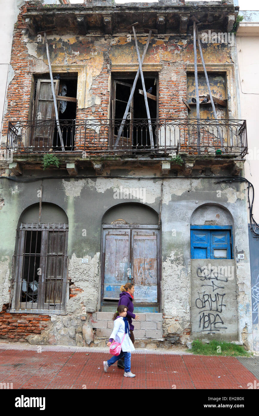 Montevideo ancienne bâtiment abandonné dans la vieille ville, de l'Uruguay. Banque D'Images