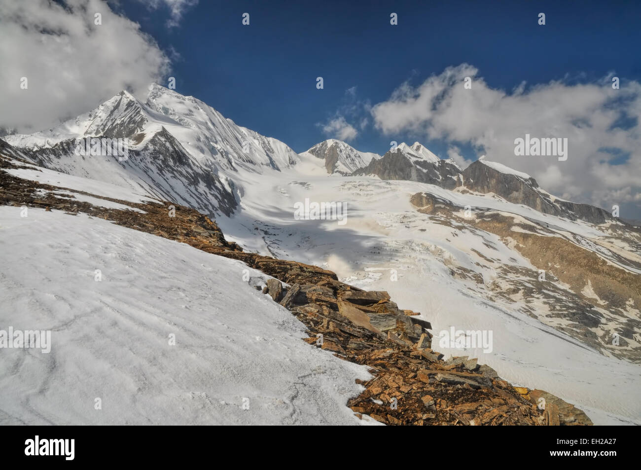 Sommets de montagnes majestueuses montagnes dans les Himalaya, au Népal Banque D'Images