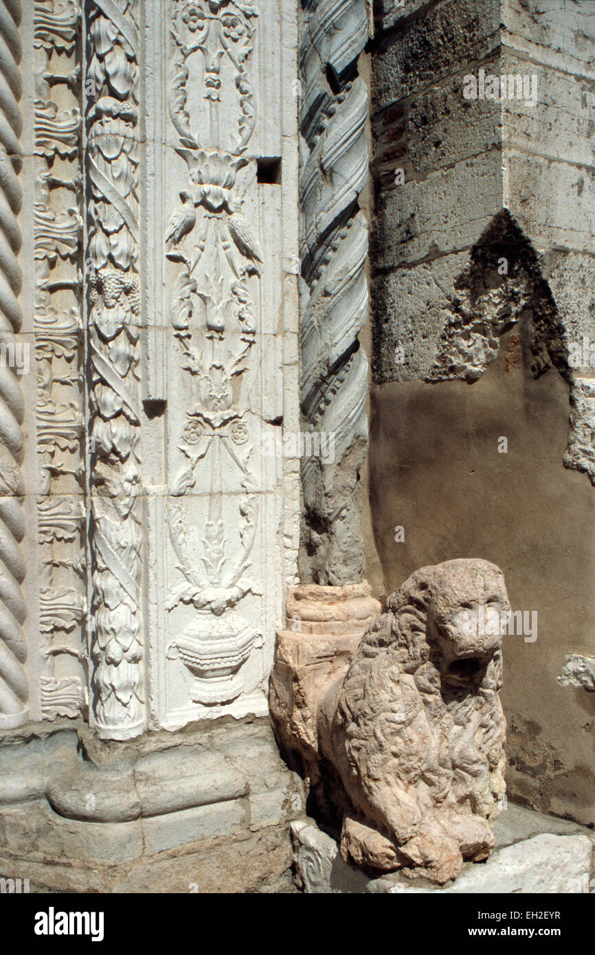 L'Italie, Lombardie, Brescia, Église Santa Maria del Carmine, Lion en marbre Banque D'Images