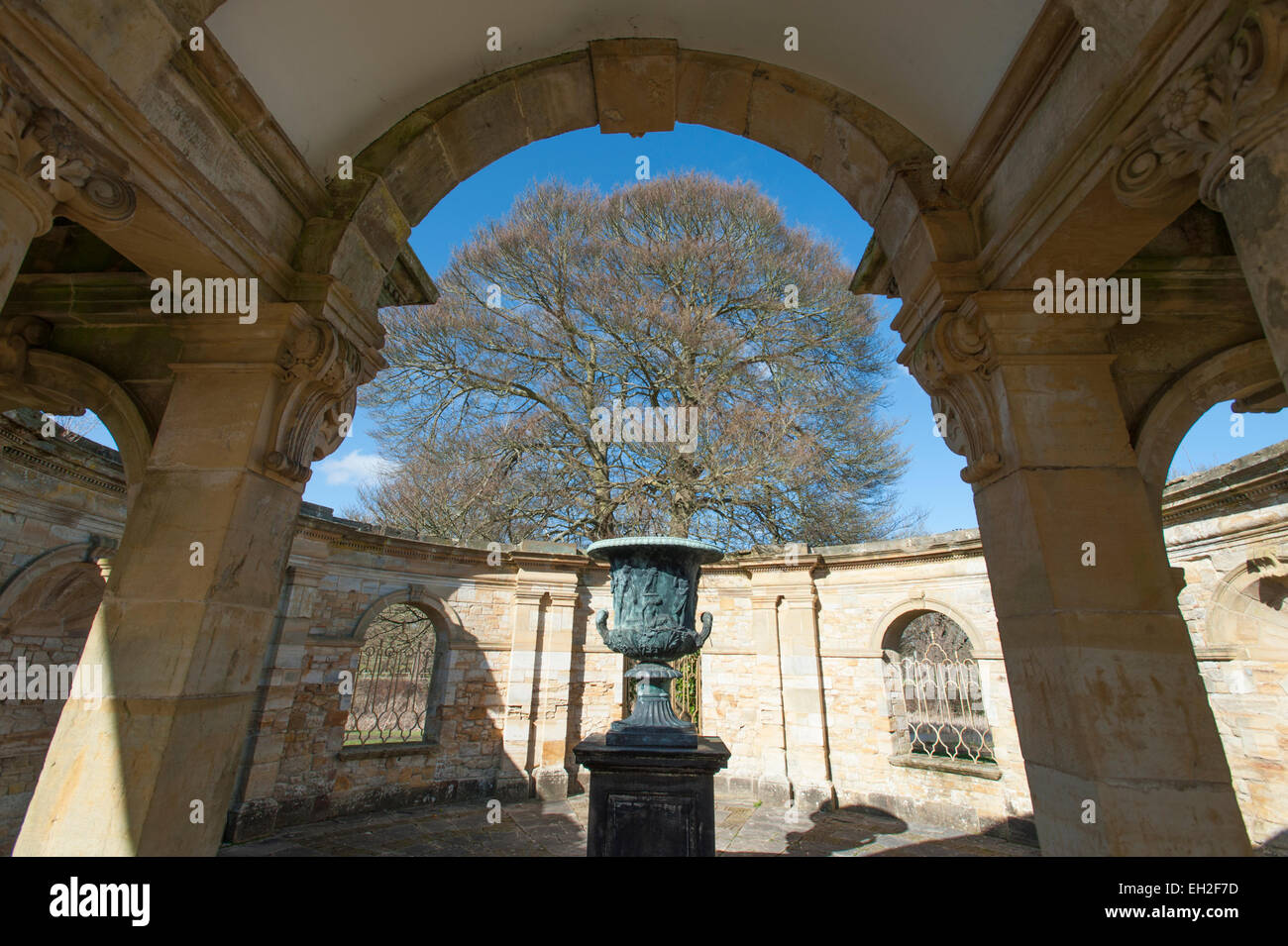 Détail de l'Jardins Italiens dans le parc à Hever Castle près du village de Saint-Hippolyte dans le comté de Kent, Angleterre, Royaume-Uni. Banque D'Images