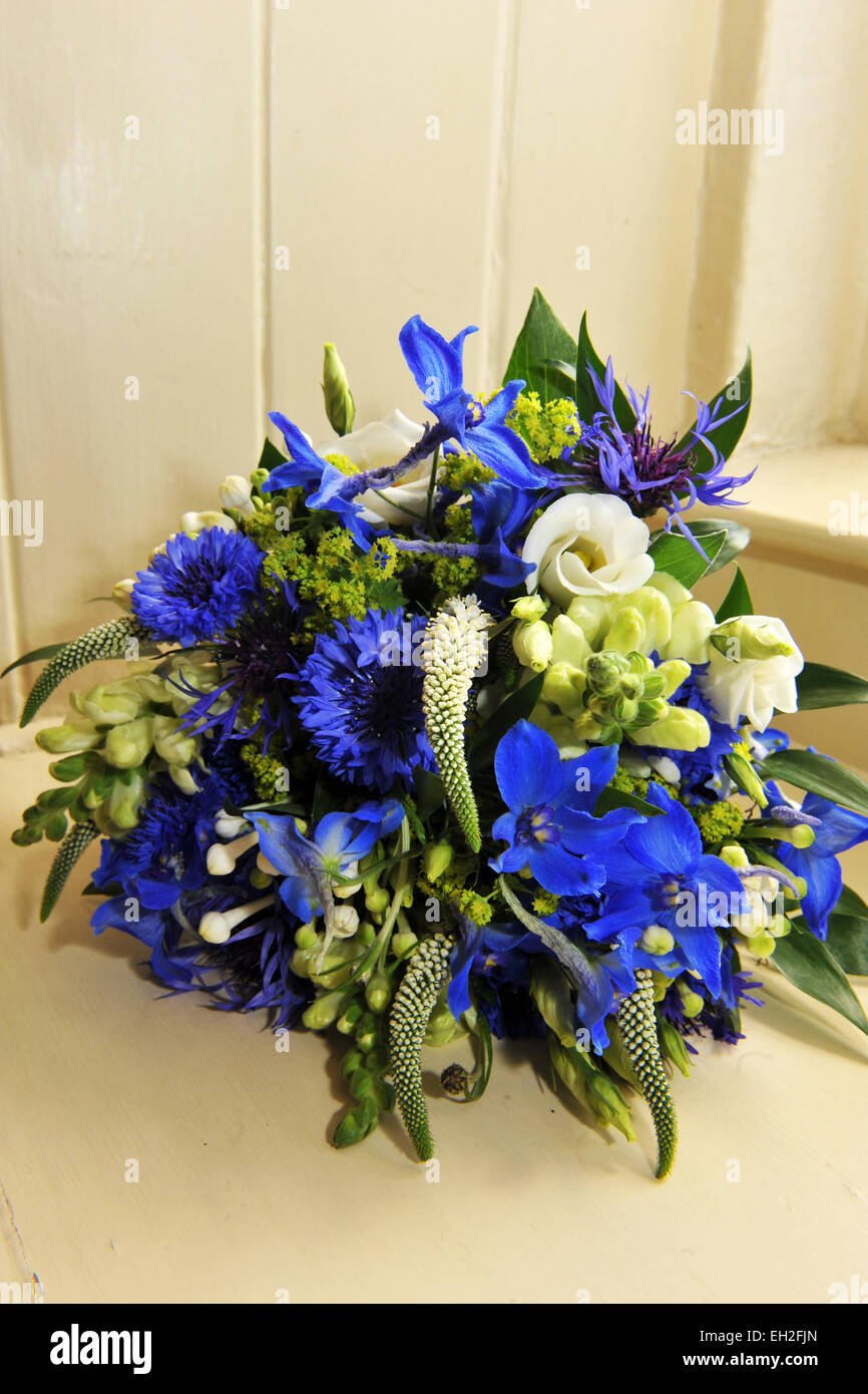 Bouquet de fleurs bleu Photo Stock - Alamy