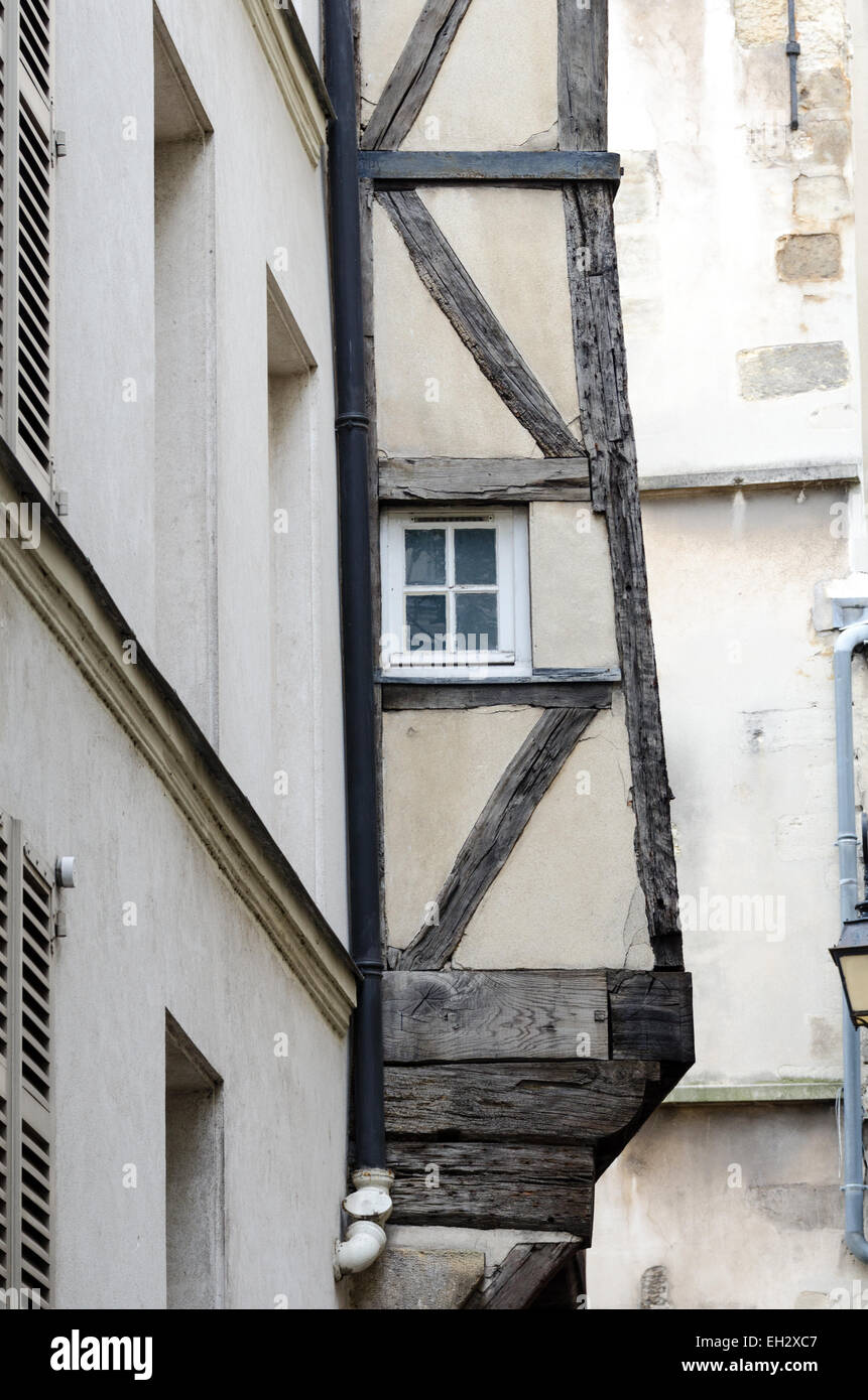 Détail d'un bâtiment à colombages dans le quartier du Marais à Paris, France. Banque D'Images