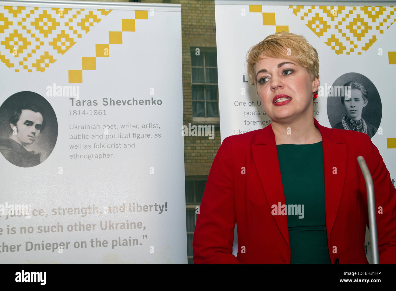Premier vice-Ministre des affaires étrangères de l'Ukraine Mme Nataliia Galibarenko à l'échelle mondiale Les Amis de l'Ukraine exposition photographique à la Chambre des communes pour lancer le projet d'appui aux victimes de la guerre. Londres, Royaume-Uni. 05.03.2015 Banque D'Images