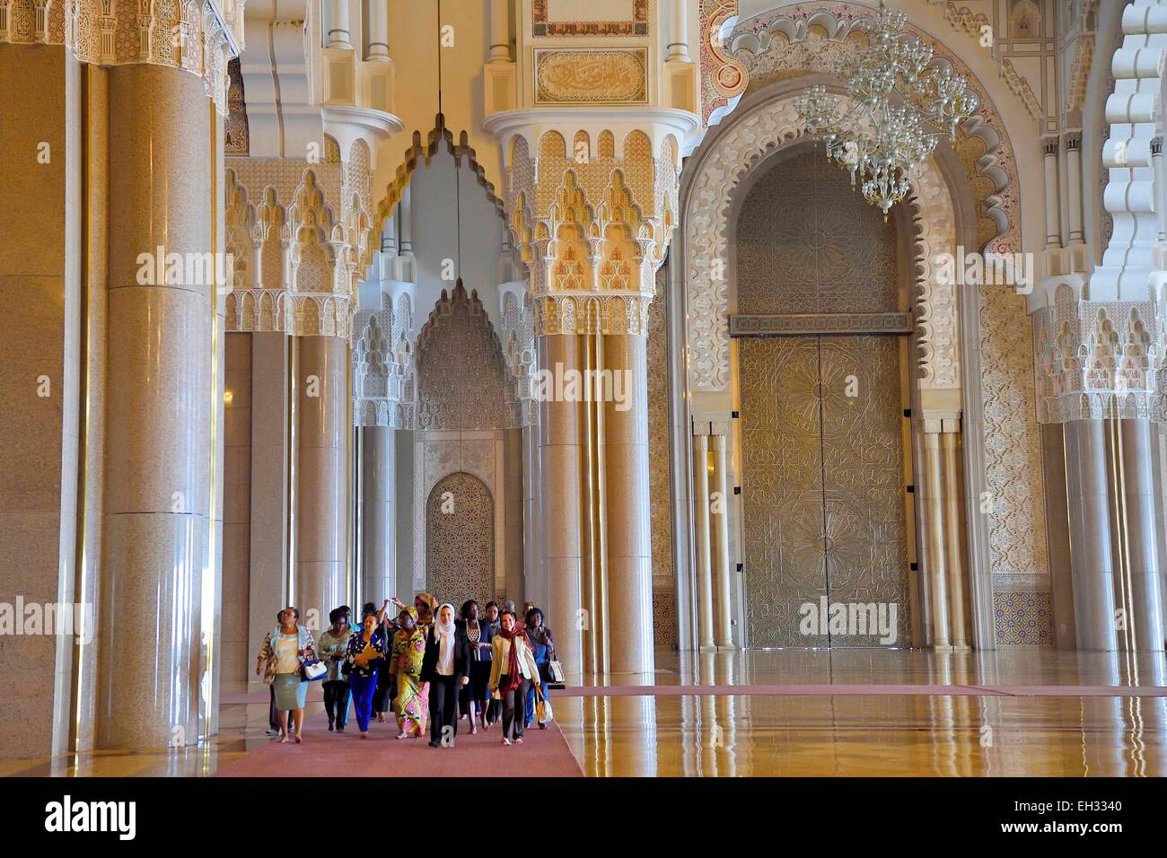 Maroc, Casablanca, Grande Mosquée Hassan II, la porte royale dans l'arrière-plan droit Banque D'Images