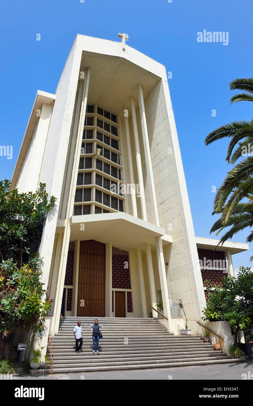 Maroc, Casablanca, Notre-Dame-de- Lourdes construit en 1954 par l'architecte Achille Dangleterre Banque D'Images