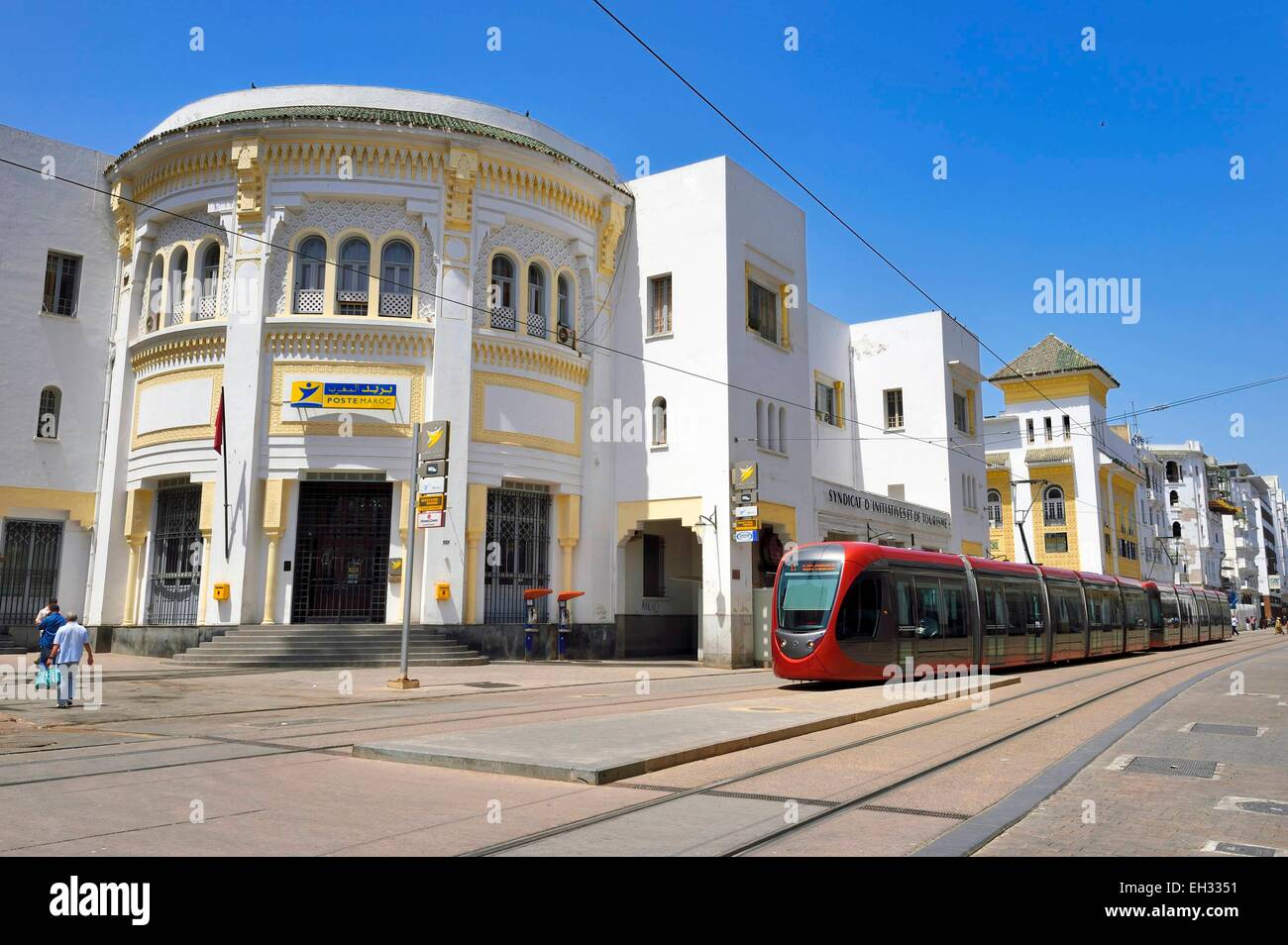 Maroc, Casablanca, boulevard Mohammed V, le bureau de poste construit en 1918 par l'architecte Pierre Bousquet et l'Maroc-Soir bâtiment construit en 1924 par l'architecte Marius Boyer Banque D'Images