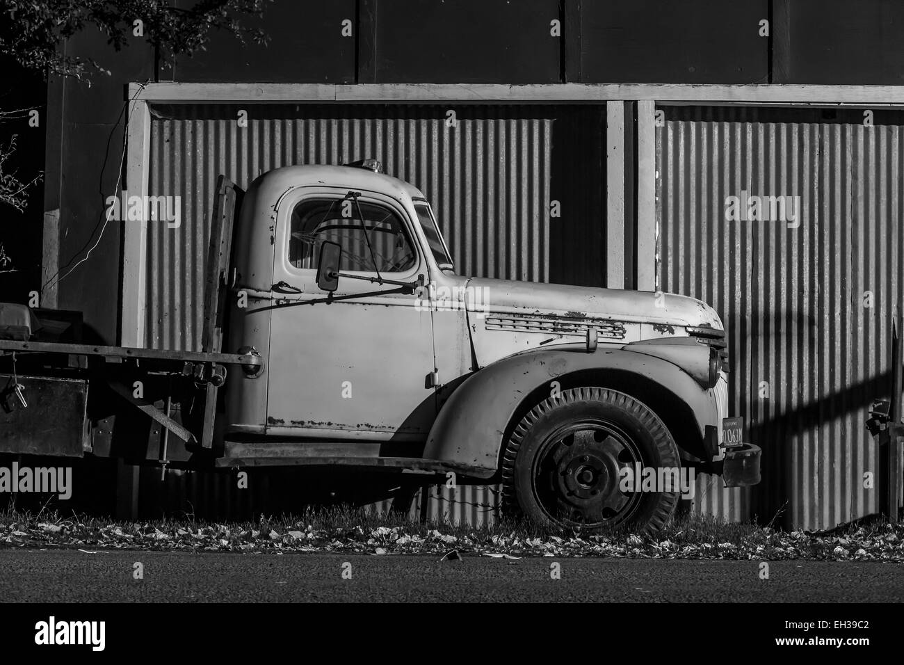 Vieux camion Chevrolet garée sur la rue principale de Mitchell, Oregon, USA Banque D'Images