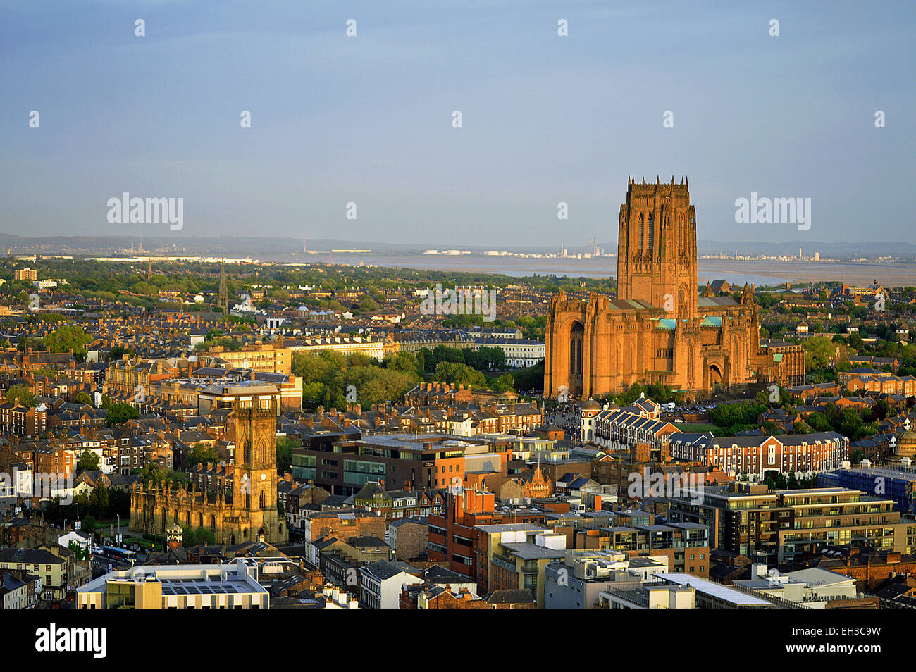 Vue aérienne de la cathédrale anglicane de Liverpool. Banque D'Images
