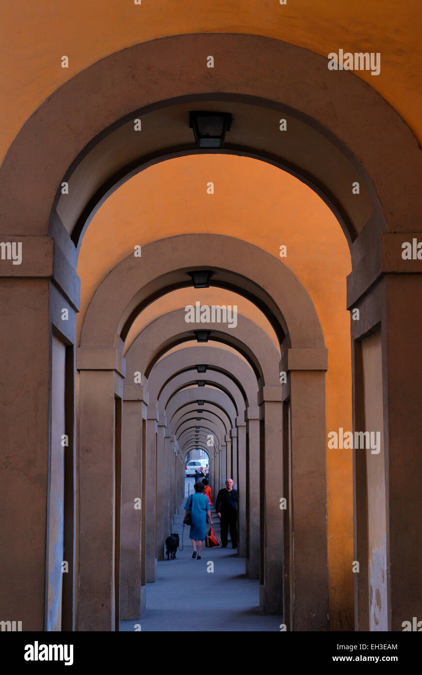 Arcades du corridor reliant l'Uffizi Vassari avec le Palais Pitti à Florence, Toscane, Italie Banque D'Images